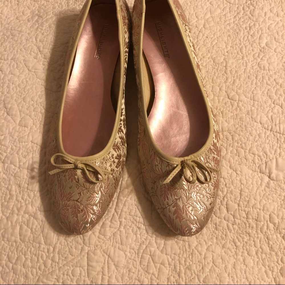 Delicate brocade flats.   8 1/2 W.